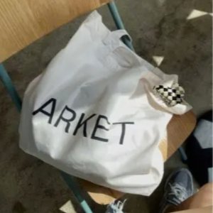 Arket 质感上新 lemaire风侧系扣衬衫€68 围巾大衣€214