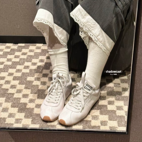 Miu Miu快抢！买不到nb联名就买这双！皮革运动鞋