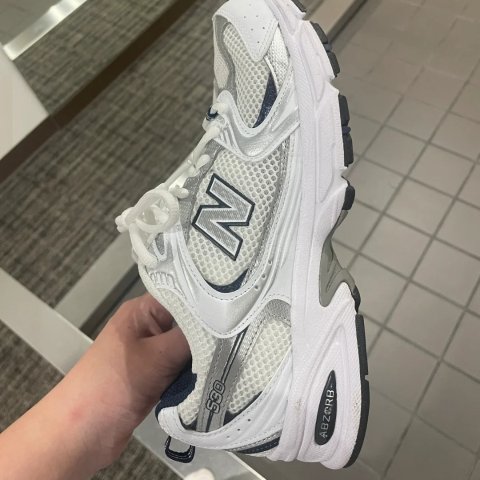 随时断！厚底小白鞋€60Prime Day：New Balance大放血 草莓奶昔€68 烟熏玫瑰色€93