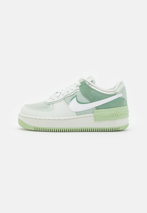 WMNS AF1运动鞋