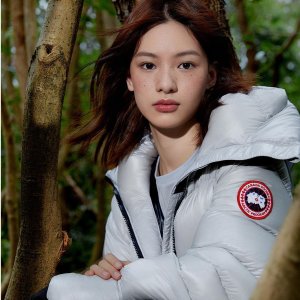 Canada Goose 新款也打折 超实用马甲、纯白色远征