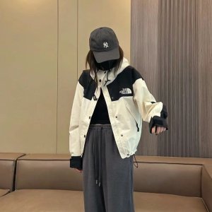 The North Face同款蓝黑配色Reign On冲锋衣