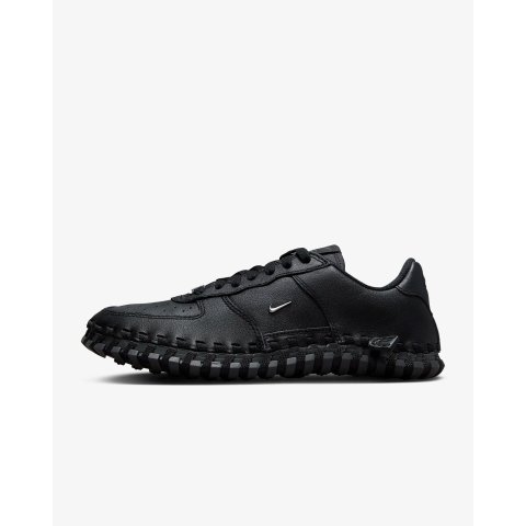 x jacquemus 联名运动鞋