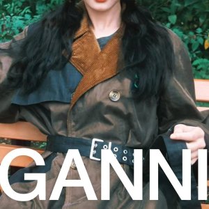 Ganni 鬼马精灵少女狂降 短款羽绒服€141 碎花裙€39 娜娜衬衫€66