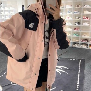 ASOS 黑五神价💥封面粉色冲锋衣€85；Gazelle小黄鞋€47