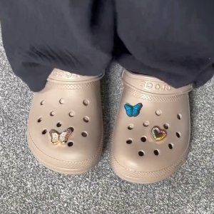 Crocs 洞洞鞋黑五 必买攻略 - 附爆款选购指南！