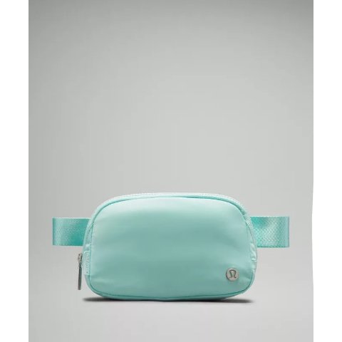 Lululemon薄荷绿色Everywhere 腰包
