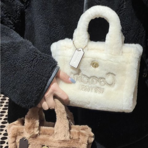 Coach#也太好Rua了吧！@Mignon爱叨叨Cargo毛绒托特 26