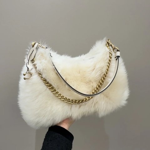 Coach奶呼呼毛茸茸！还有黑色~@桃歪歪Jonie毛绒包