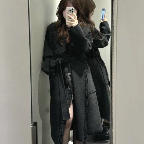 COS@COS上海来福士，版权属于原作者羊毛大衣