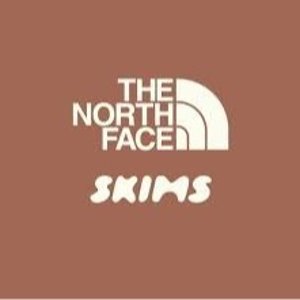 SKIMS X The North Face 联名开启 🎿 金姐对羽绒服下手了！