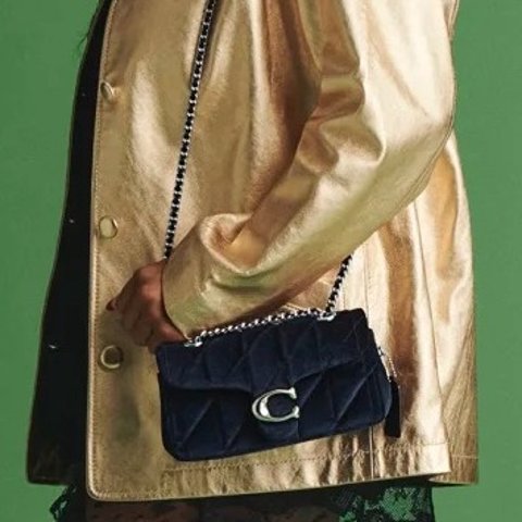 Coach和party适配度超高！Tabby 20丝绒斜挎包