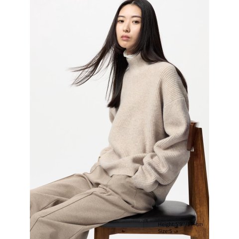 Uniqlo这奶油色太正啦！半高领毛衣 