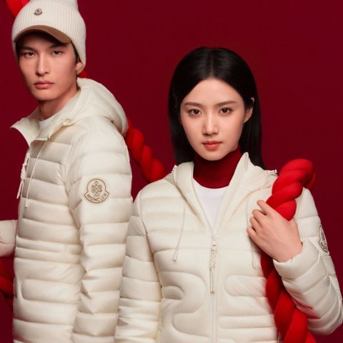 祥云蛇纹羽绒服！爱了Moncler 蛇年限定！🐍 灵蛇和中国结的碰撞出的潇洒写意🇨🇳