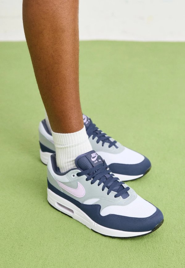 - AIR MAX 1 运动鞋