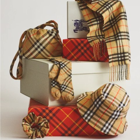 5折起 羊毛围巾€256Burberry 老钱穿搭超低价 大童风衣€630 铃铛腋下包€1043