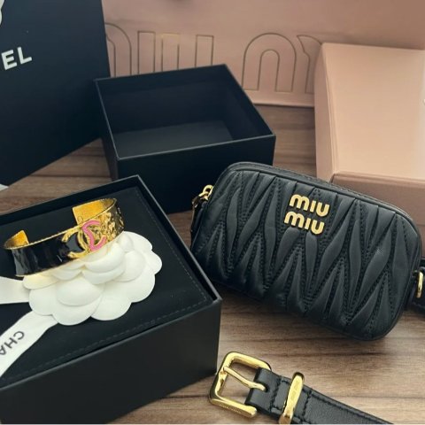 Miu Miu立减600欧腰包