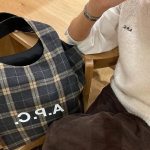 A.P.C 简约风法式！网红托特€81、字母卫衣€148