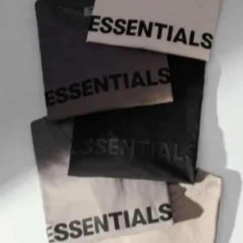 3折起 新款奶茶色Tee€37Essentials 真骨折价🔥 便宜哭！王嘉尔同款€63