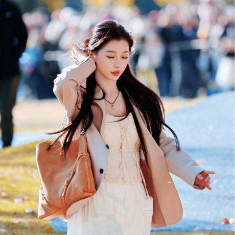 Givenchy欣欣同款Voyou麂皮托特包