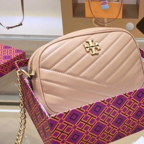 Tory Burch樱花粉！Kira 相机包