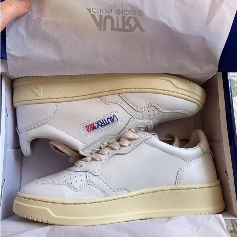 有了才知道多香！Autry 小白鞋