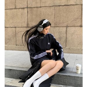Adidas衣柜必备款呀经典三条杠外套