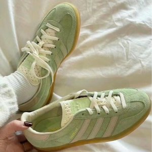 adidas Originals36、38捡漏Gazelle 板鞋 蜜瓜色