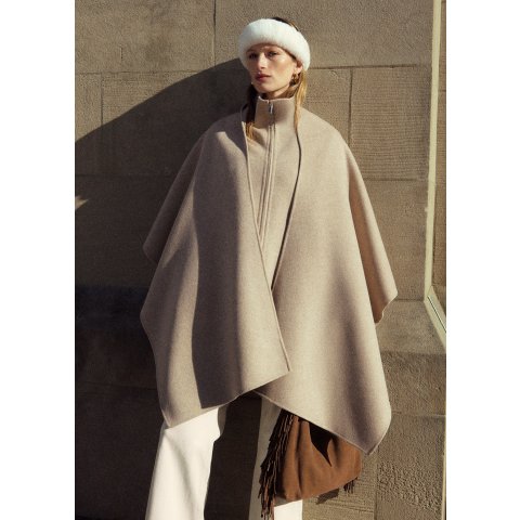 & Other Stories羊毛斗篷