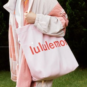 lululemon情人节上新 迷雾粉超少女💗骑行裤€14 Scuba卫衣€69