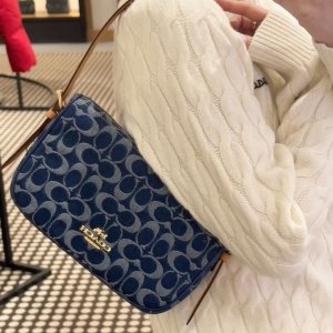 Coach Outlet 丹宁香布蕾款上新💙本命年霉运都“蓝”住！