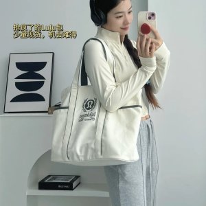 lululemon 实用主义就是得能装🤍学院风Daily大容量tote€39起