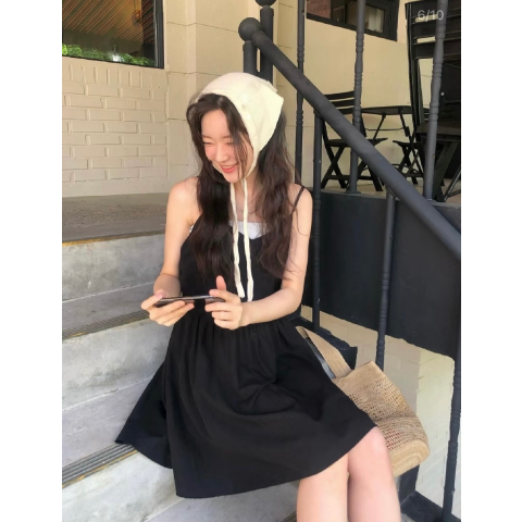 & Other Stories跟着韩女学穿搭 可叠穿内搭系带小黑裙