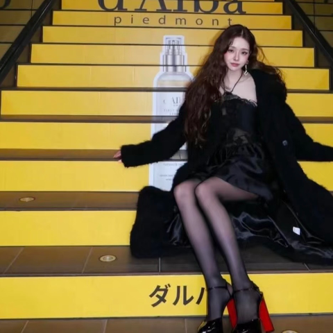 Self-Portrait宋智雅上身同系列 配大衣超美！连衣裙