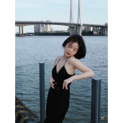 & Other Stories经典系带款！@图片来自other stories小黑裙