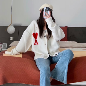 Ami Paris 小爱心出击💗毛衣开衫鼻祖！学院风超神