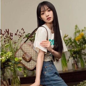 直接7折 MiuMiu手拿包€511