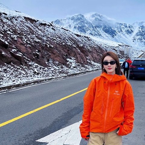 Arc teryx亮色很出片 就剩下大码捡漏啦！@missLATOM HOODY 冲锋衣夹克