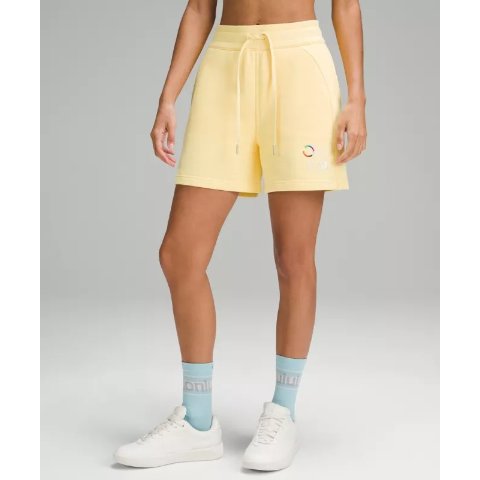 Lululemon好可爱的黄色Scuba短裤