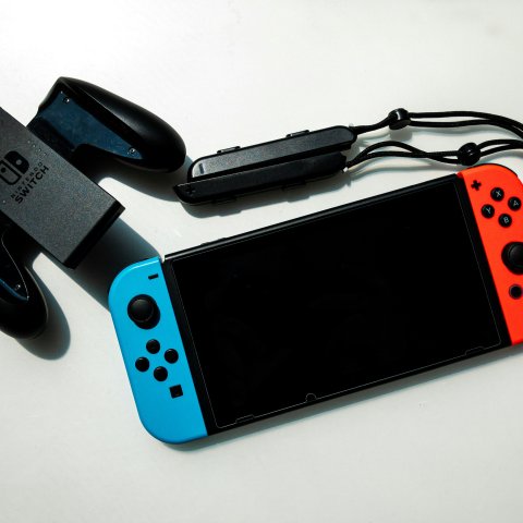 7折起 经典Switch+游戏降至€269德亚春促：Switch 主机/游戏/周边 《双人成行》游戏仅€24