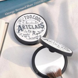 Too Cool For School 宝藏韩系美妆 网红修容盘€13；定妆粉饼€11
