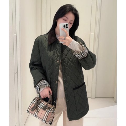 Burberry同系列款式上身 @吉吉国王尼龙菱格夹克