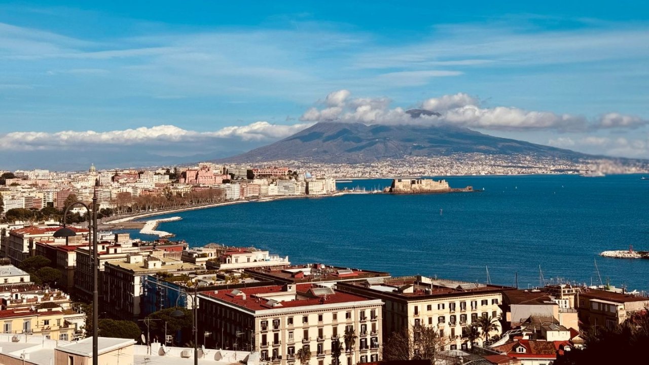 意大利那不勒斯Napoli旅行攻略 - 交通、景点、天气、美食指南+注意事项