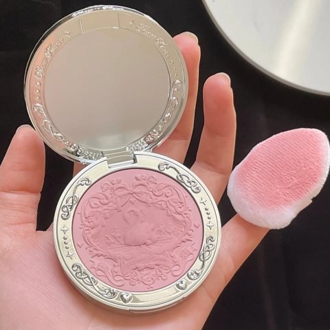 奶呼呼的柔和牛奶粉！花知晓 天鹅芭蕾腮红#02