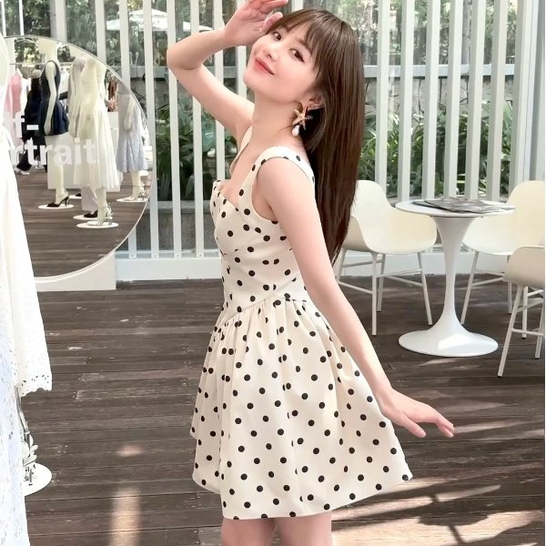 波点小白裙