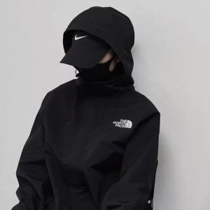 6折起！Quest冲锋衣€84