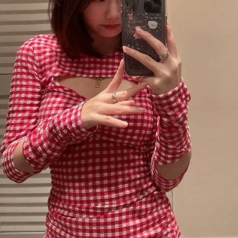 格纹镂空连衣裙