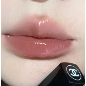 Chanel日杂感的温柔奶茶调子！素颜好美好美！ COCO唇蜜 119号色