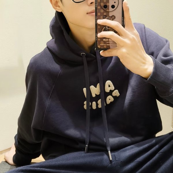 AMI 蜡笔卫衣