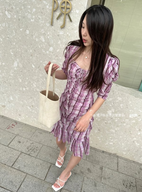 格纹连衣裙